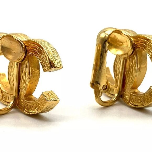 CHANEL CC Logos Rhinestone Clip-On Earrings Gold Tone 2084 Auth o1124 w/Box - Picture 11 of 16